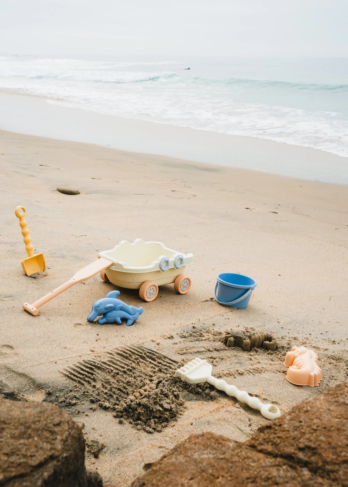Oversized 6-Piece Wheat Straw Sand Toy Set – Wagon & Accessories