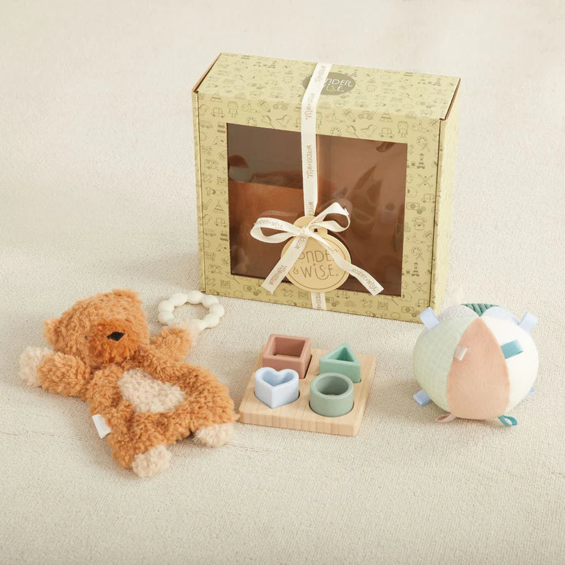 Hello Baby, 6-9 Months Gift Set