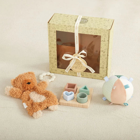 Hello Baby, 6-9 Months Gift Set
