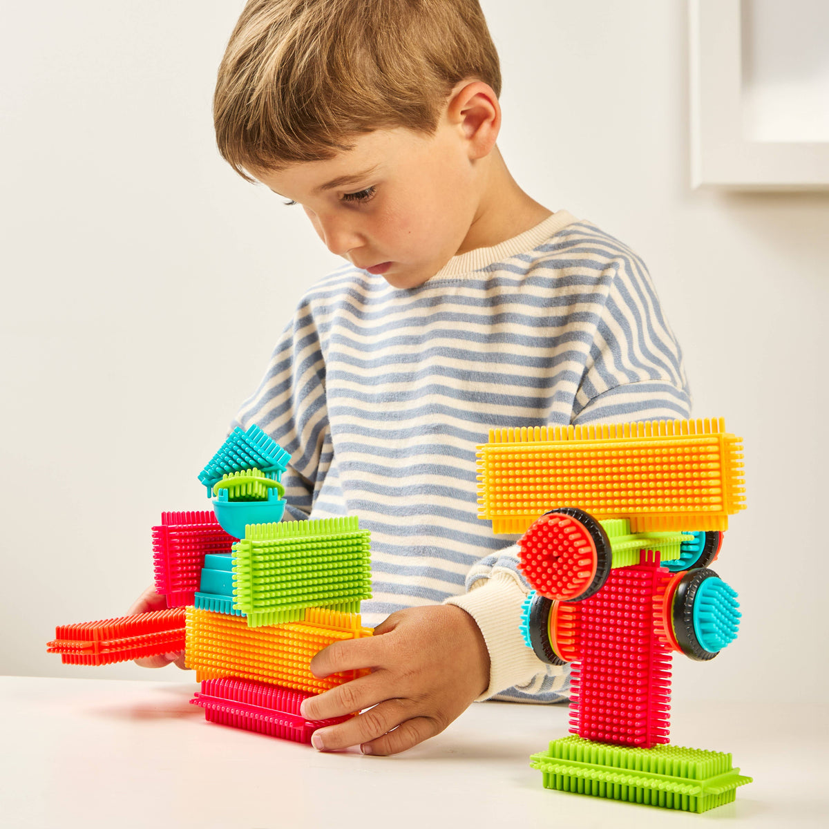 Pegy Bricks Interlocking Building Set: VROOM RIDE