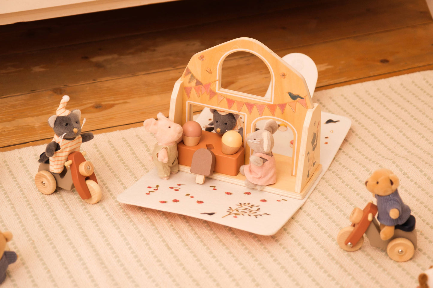 Mini Friends Ice Cream Shop