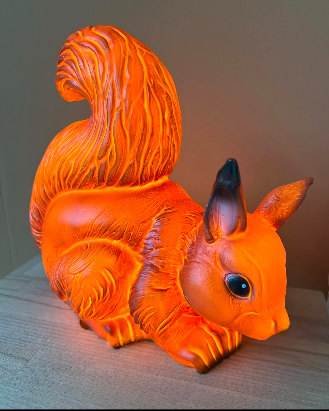 Squirrel Lamp w/ Plug