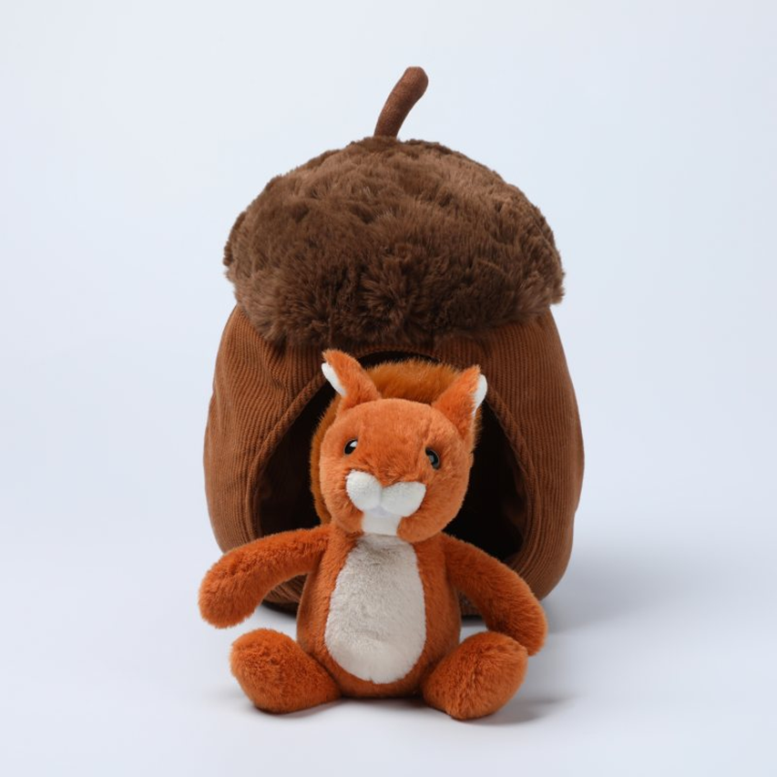McHugs Oak Squirrel House Scene