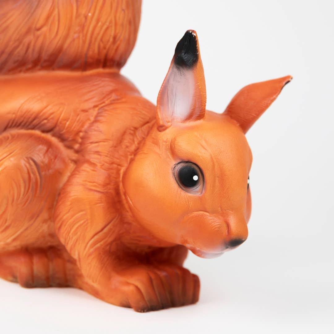 Squirrel Lamp w/ Plug