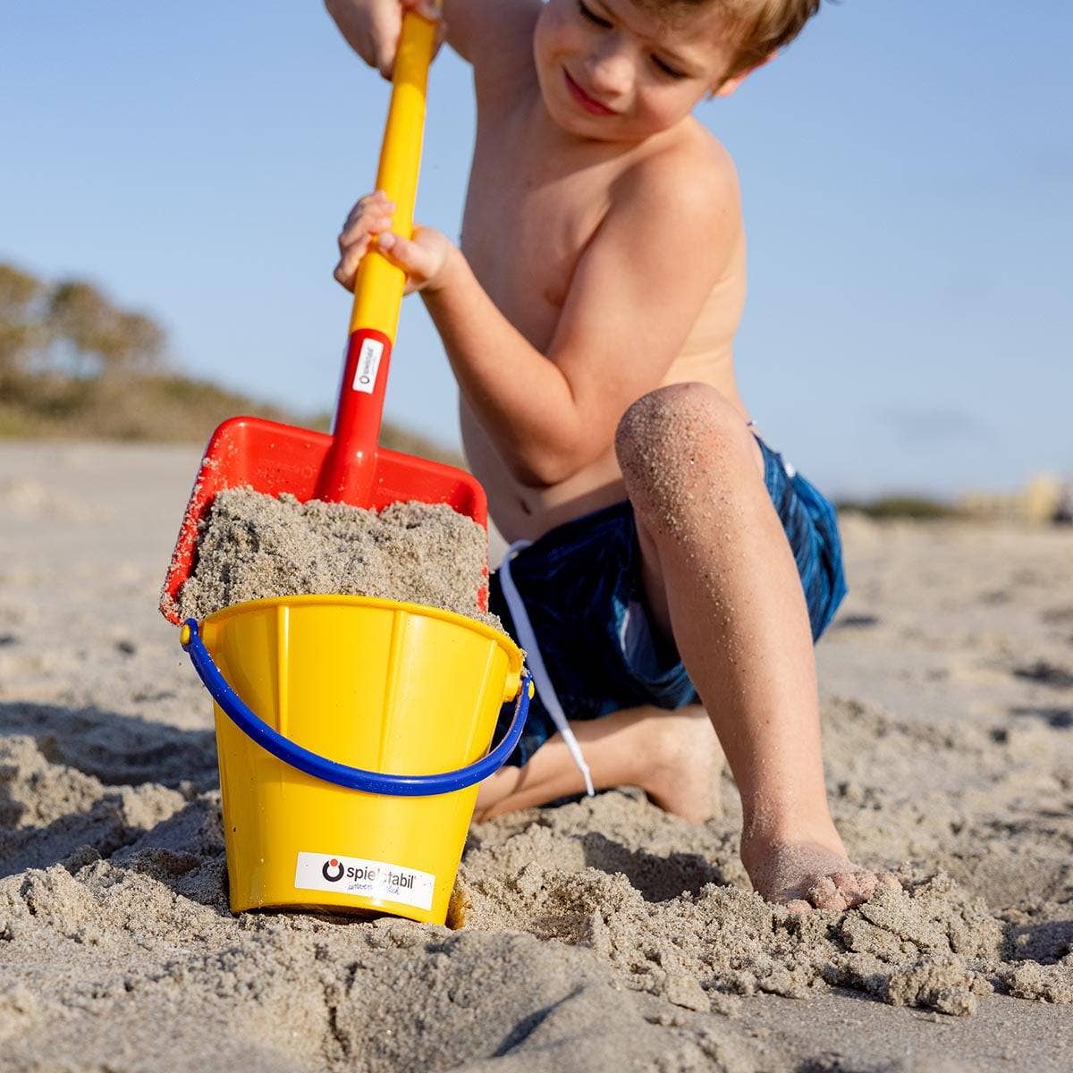 Sand & Snow Pail – 2.5L Heavy-Duty Bucket (Assorted Colors)
